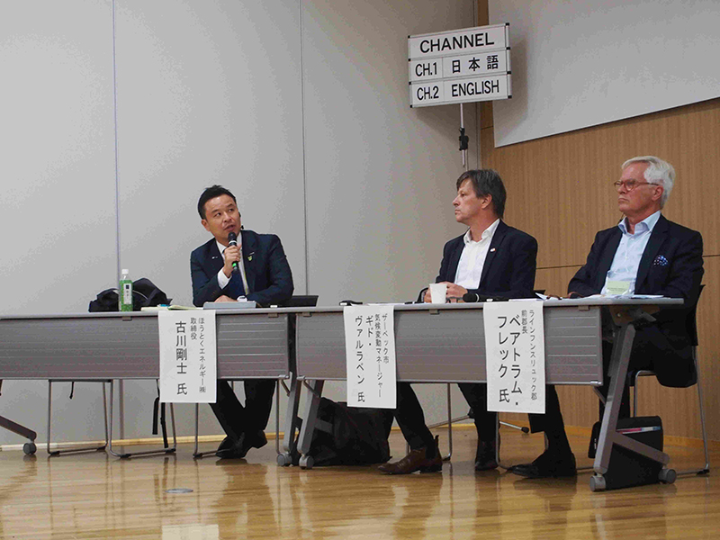 プレゼンテーションを行う古川取締役。